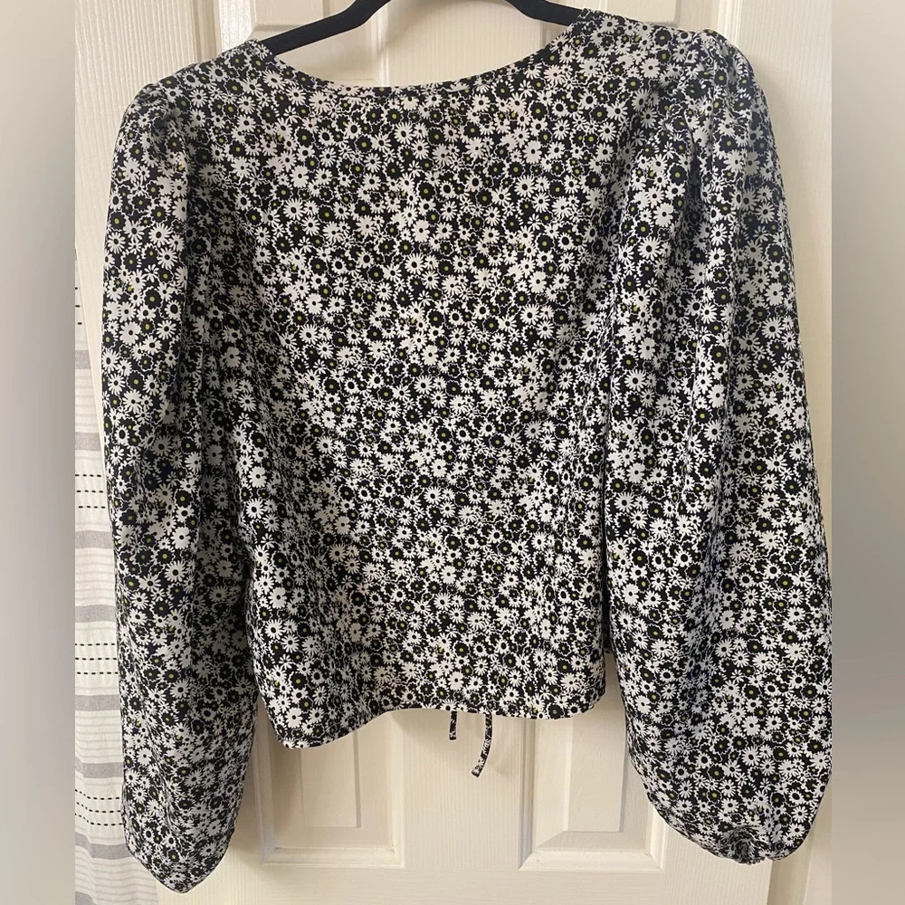 Levi's Black and White Floral Puff Long Sleeve Front Tie Blouse Size XL - Picture 12 of 16